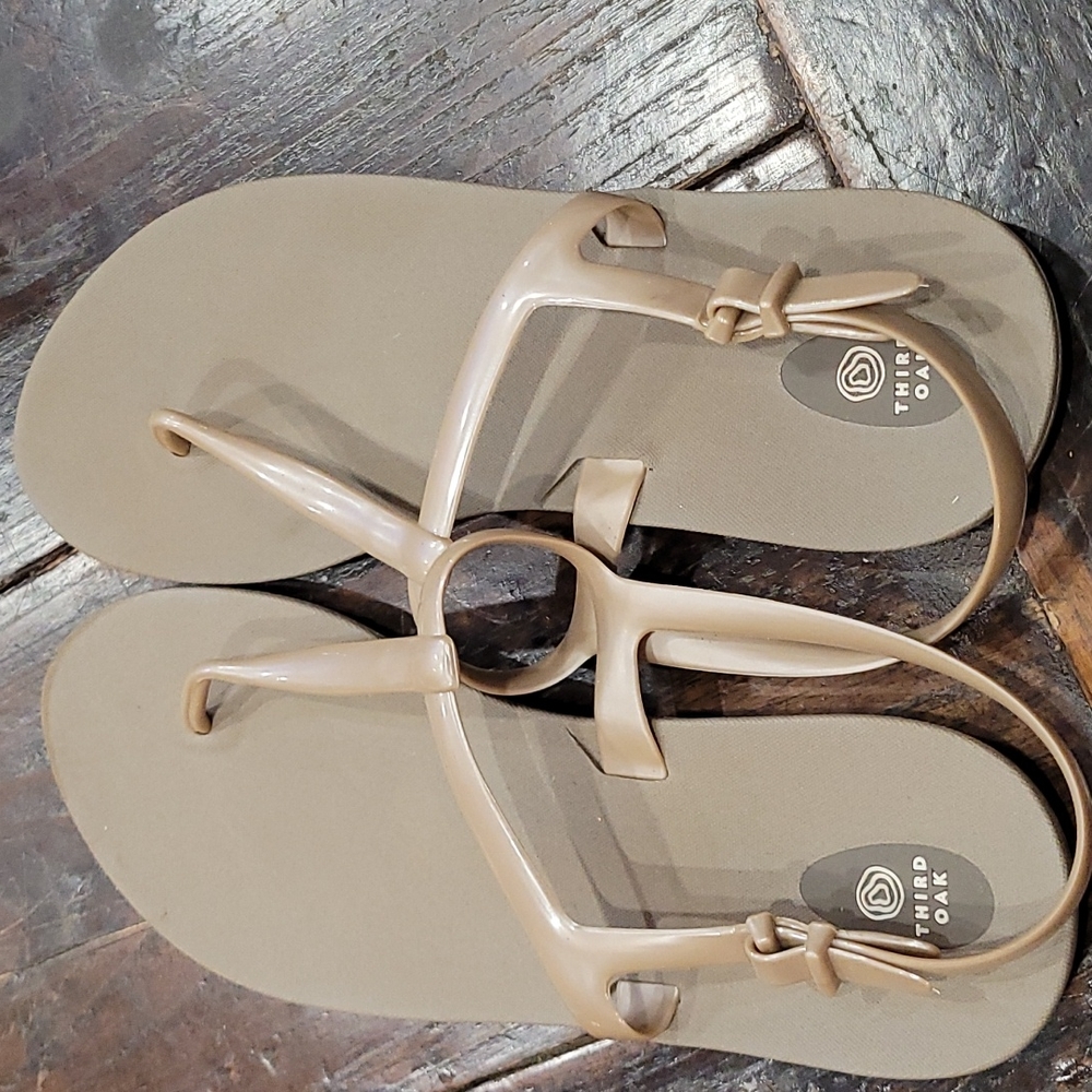 GUC Third Oak Cream Sandals Size 11